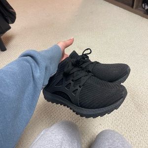 Black non slip sneakers